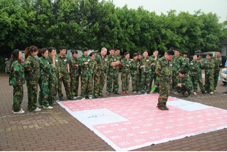 公司組織員工素質(zhì)拓展活動